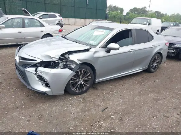 4T1B11HKXJU540933 2018 TOYOTA CAMRY - Image 2