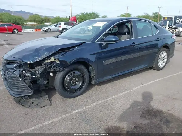 4T1B11HKXJU541225 2018 TOYOTA CAMRY - Image 2