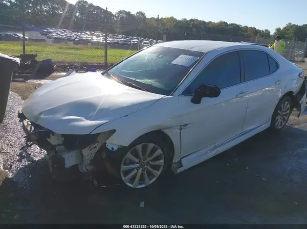 4T1B11HKXJU542133 2018 TOYOTA CAMRY - Image 2