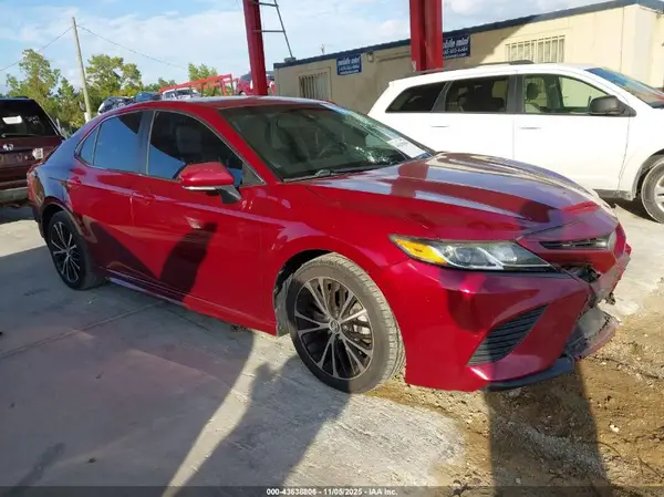 4T1B11HKXJU542889 2018 TOYOTA CAMRY - Image 1
