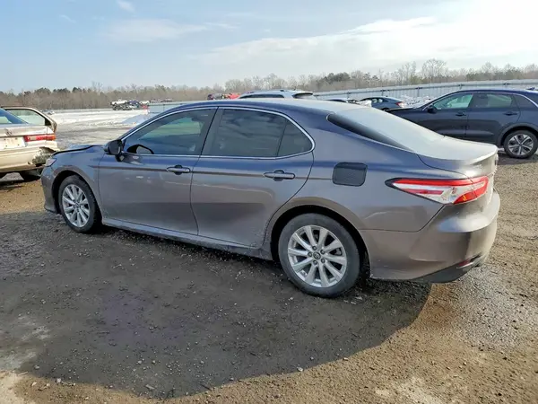 4T1B11HKXJU543251 2018 TOYOTA CAMRY - Image 2