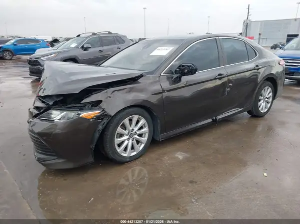 4T1B11HKXJU544268 2018 TOYOTA CAMRY - Image 2
