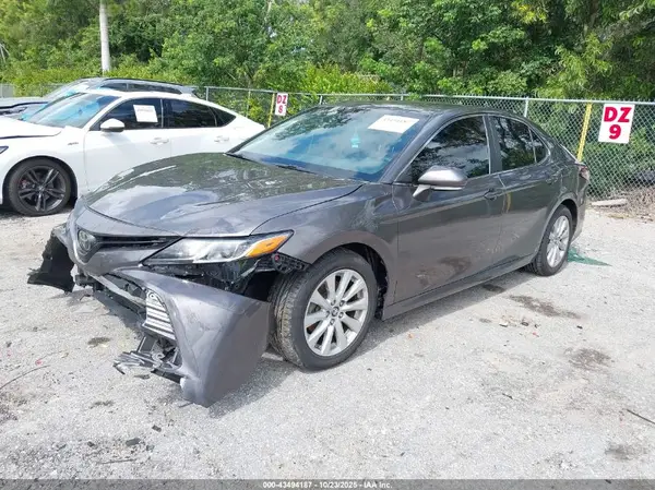4T1B11HKXJU544559 2018 TOYOTA CAMRY - Image 2