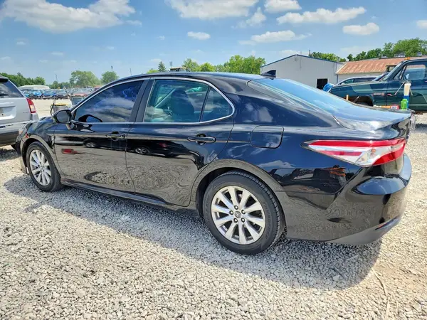 4T1B11HKXJU545985 2018 TOYOTA CAMRY - Image 2
