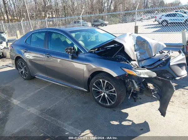4T1B11HKXJU546716 2018 TOYOTA CAMRY - Image 1
