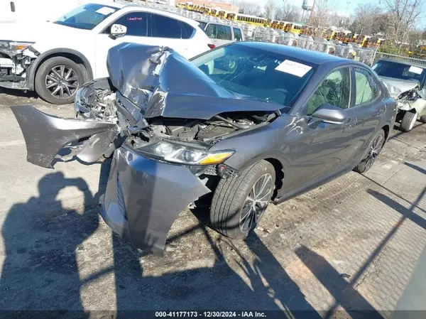 4T1B11HKXJU546716 2018 TOYOTA CAMRY - Image 2