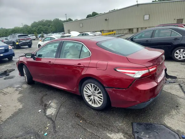 4T1B11HKXJU549812 2018 TOYOTA CAMRY - Image 2