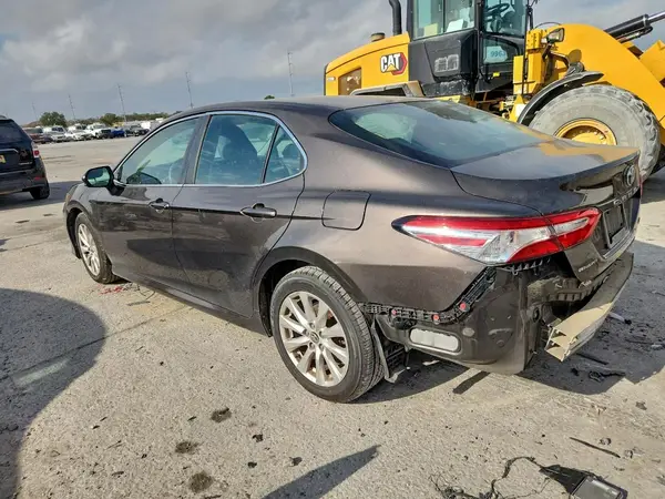 4T1B11HKXJU550653 2018 TOYOTA CAMRY - Image 2