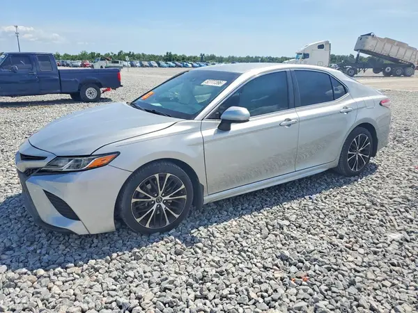 4T1B11HKXJU551673 2018 TOYOTA CAMRY - Image 1