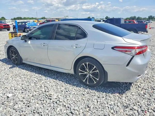 4T1B11HKXJU551673 2018 TOYOTA CAMRY - Image 2