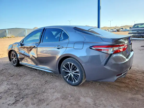 4T1B11HKXJU551950 2018 TOYOTA CAMRY - Image 2