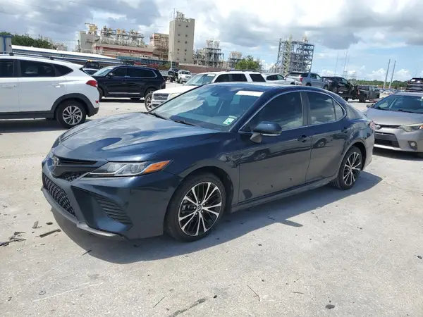 4T1B11HKXJU553827 2018 TOYOTA CAMRY - Image 1