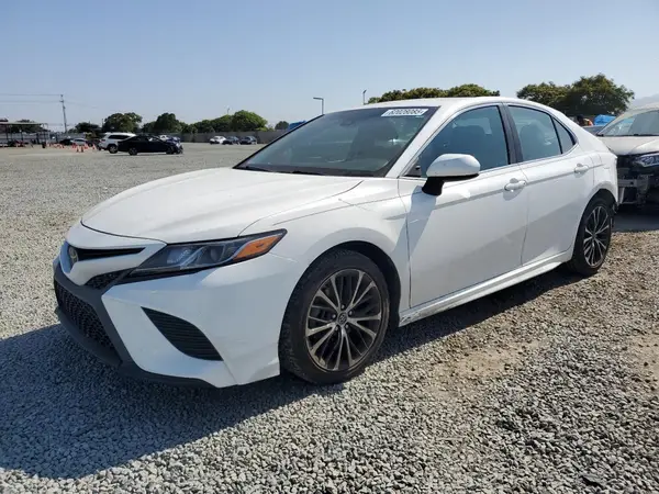 4T1B11HKXJU555447 2018 TOYOTA CAMRY - Image 1