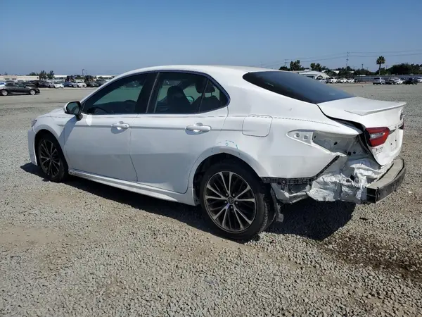 4T1B11HKXJU555447 2018 TOYOTA CAMRY - Image 2