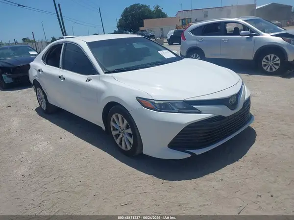 4T1B11HKXJU556761 2018 TOYOTA CAMRY - Image 1