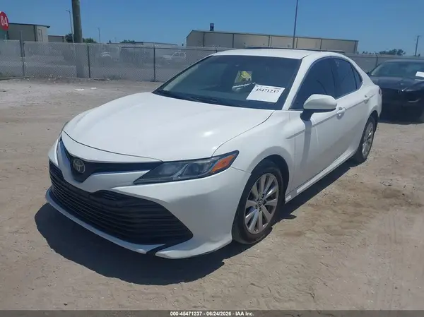 4T1B11HKXJU556761 2018 TOYOTA CAMRY - Image 2