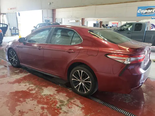 4T1B11HKXJU557022 2018 TOYOTA CAMRY - Image 2