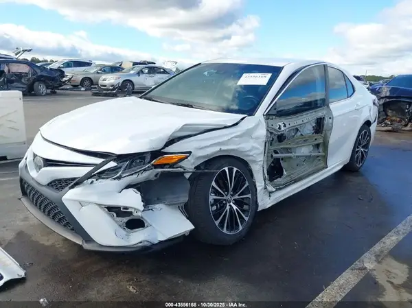 4T1B11HKXJU557537 2018 TOYOTA CAMRY - Image 2