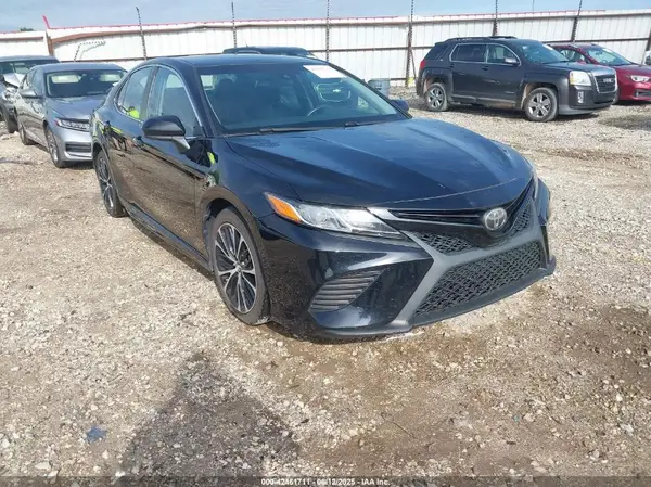4T1B11HKXJU557991 2018 TOYOTA CAMRY - Image 1