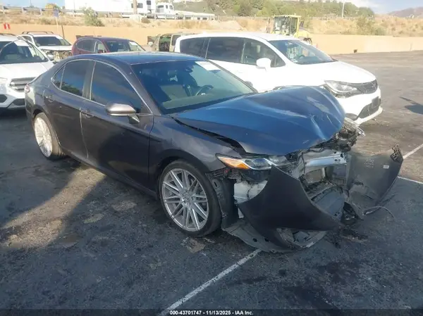 4T1B11HKXJU558106 2018 TOYOTA CAMRY - Image 1