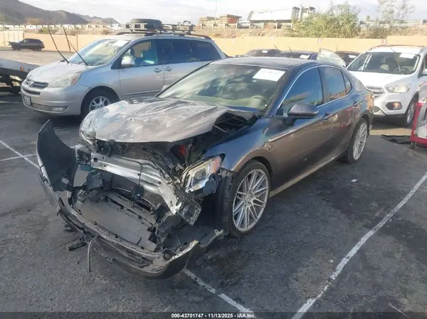 4T1B11HKXJU558106 2018 TOYOTA CAMRY - Image 2