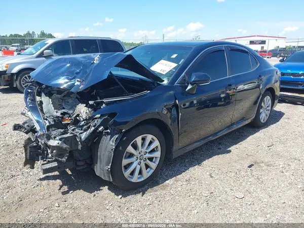 4T1B11HKXJU558140 2018 TOYOTA CAMRY - Image 2