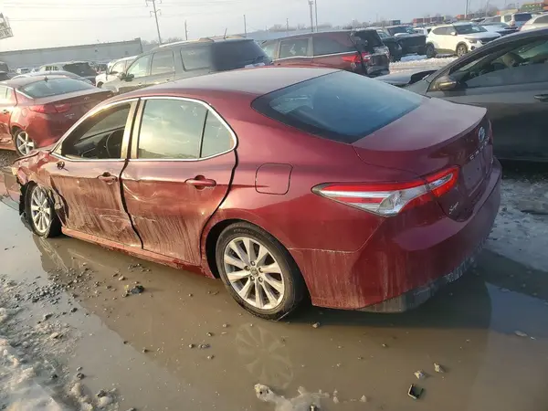 4T1B11HKXJU559000 2018 TOYOTA CAMRY - Image 2