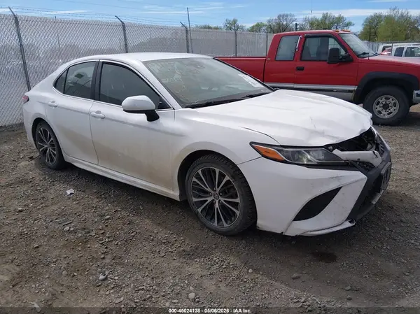 4T1B11HKXJU559174 2018 TOYOTA CAMRY - Image 1