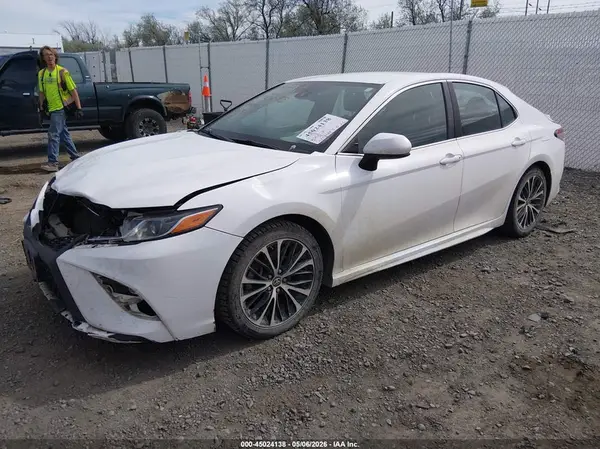 4T1B11HKXJU559174 2018 TOYOTA CAMRY - Image 2