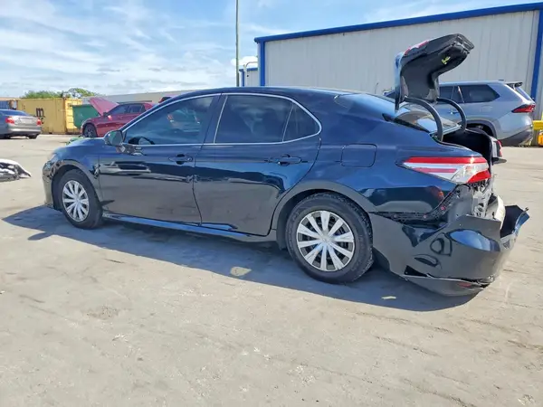 4T1B11HKXJU559563 2018 TOYOTA CAMRY - Image 2
