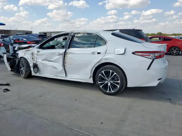 4T1B11HKXJU560373 2018 TOYOTA CAMRY - Image 2
