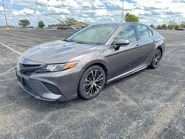 4T1B11HKXJU560650 2018 TOYOTA CAMRY - Image 2