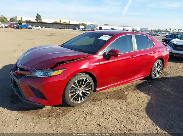 4T1B11HKXJU561121 2018 TOYOTA CAMRY - Image 2