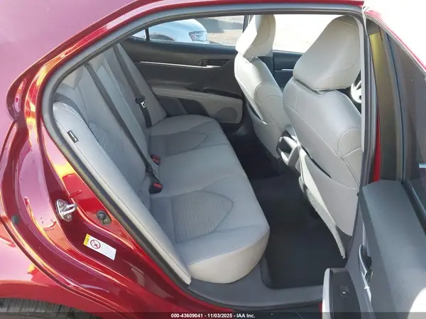 4T1B11HKXJU561121 2018 TOYOTA CAMRY - Image 8