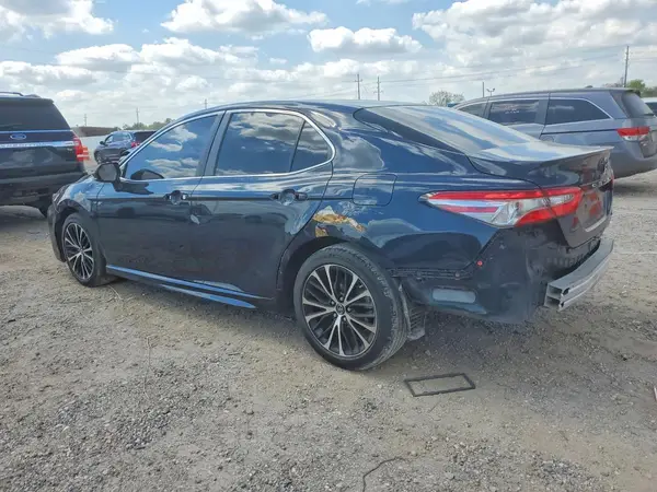 4T1B11HKXJU561443 2018 TOYOTA CAMRY - Image 2