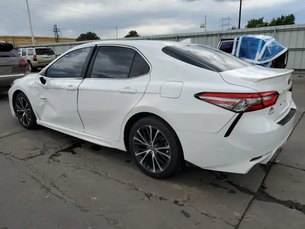 4T1B11HKXJU562270 2018 TOYOTA CAMRY - Image 2