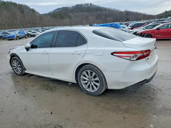 4T1B11HKXJU562589 2018 TOYOTA CAMRY - Image 2