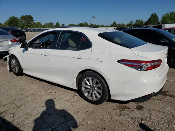 4T1B11HKXJU563516 2018 TOYOTA CAMRY - Image 2