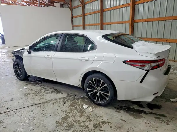 4T1B11HKXJU565010 2018 TOYOTA CAMRY - Image 2