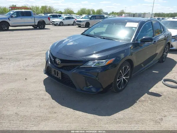 4T1B11HKXJU565380 2018 TOYOTA CAMRY - Image 2