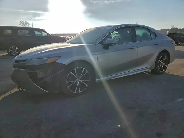 4T1B11HKXJU565413 2018 TOYOTA CAMRY - Image 1