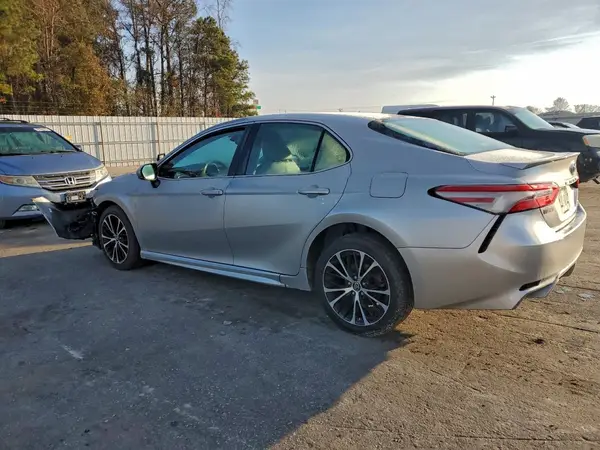 4T1B11HKXJU565413 2018 TOYOTA CAMRY - Image 2