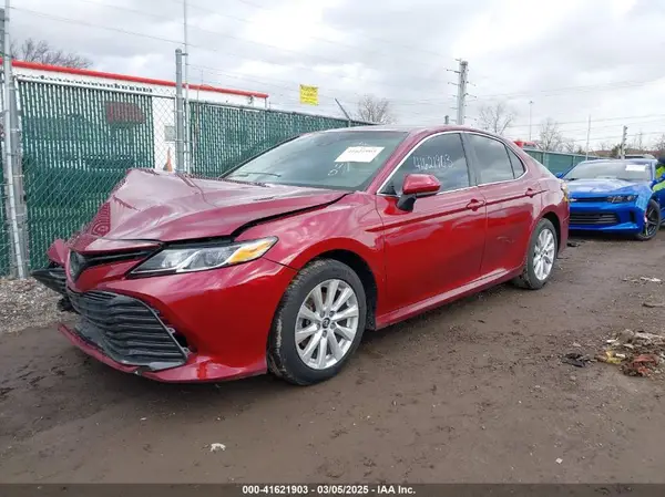4T1B11HKXJU565640 2018 TOYOTA CAMRY - Image 2