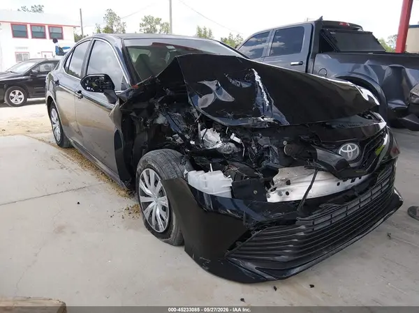 4T1B11HKXJU567727 2018 TOYOTA CAMRY - Image 1