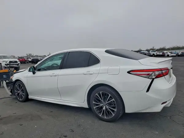 4T1B11HKXJU568425 2018 TOYOTA CAMRY - Image 2