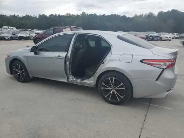 4T1B11HKXJU568862 2018 TOYOTA CAMRY - Image 2