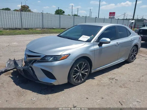 4T1B11HKXJU568926 2018 TOYOTA CAMRY - Image 2