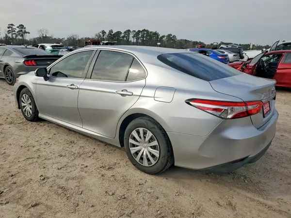 4T1B11HKXJU568991 2018 TOYOTA CAMRY - Image 2