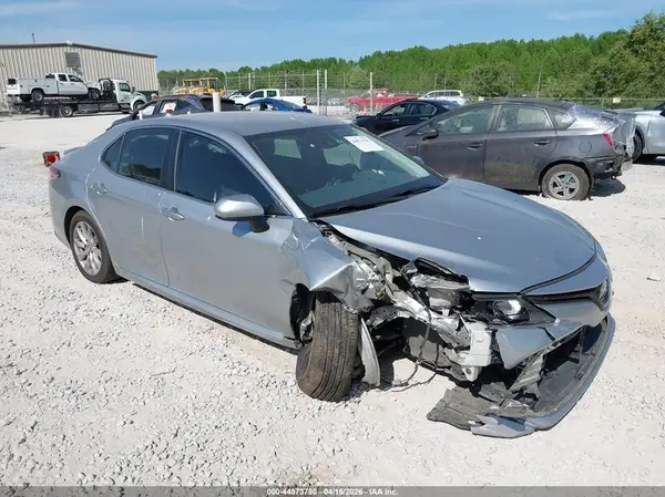 4T1B11HKXJU571230 2018 TOYOTA CAMRY - Image 1