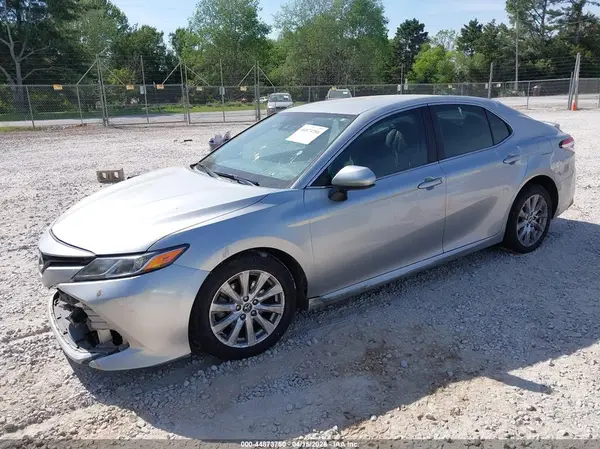 4T1B11HKXJU571230 2018 TOYOTA CAMRY - Image 2